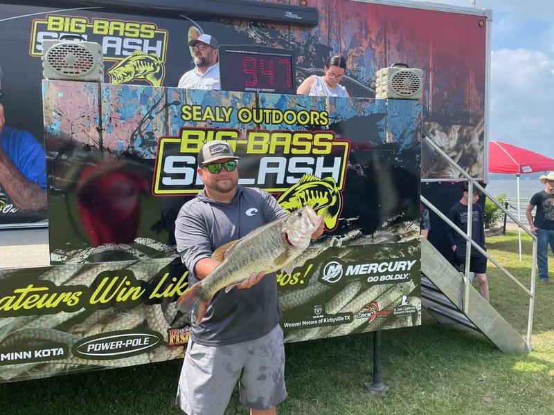 Großer Bass Splash - Eine Slotmaschine für das Casino mit großem.